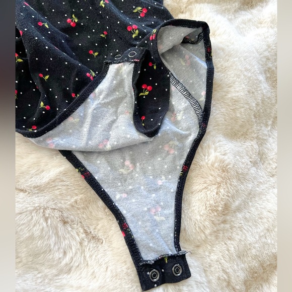 Cherry Strappy bodysuit - Picture 4 of 6